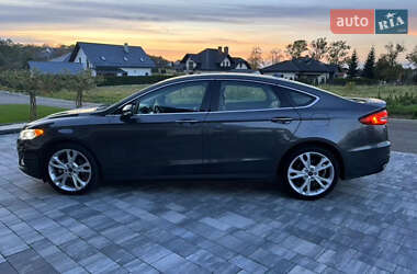 Седан Ford Fusion 2017 в 