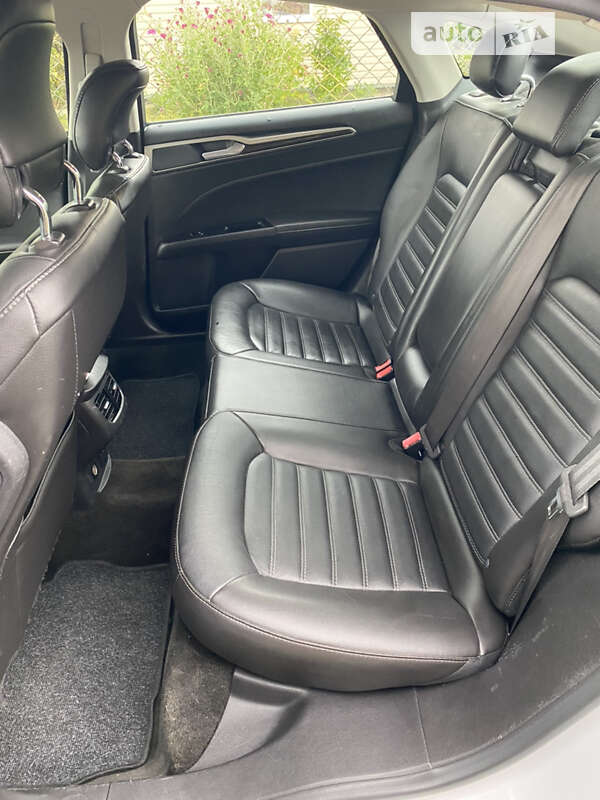 Седан Ford Fusion 2014 в Стрию