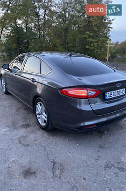 Седан Ford Fusion 2015 в 