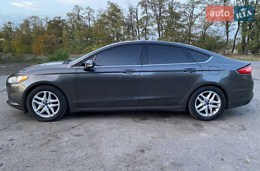 Седан Ford Fusion 2015 в 