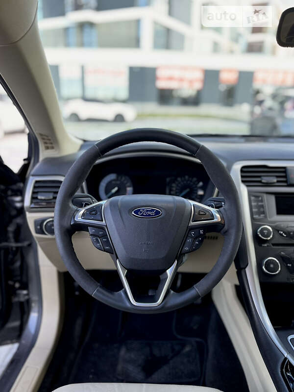 Седан Ford Fusion 2015 в Львові