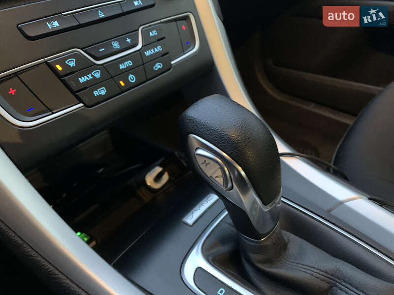 Седан Ford Fusion 2015 в Кропивницькому