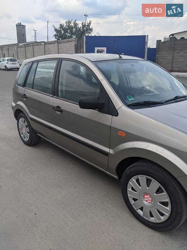 Хэтчбек Ford Fusion 2004 в Ровно