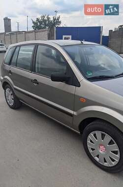 Хэтчбек Ford Fusion 2004 в 