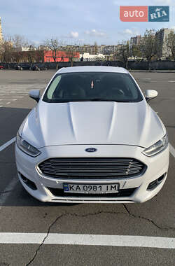 Седан Ford Fusion 2016 в 