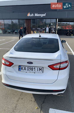 Седан Ford Fusion 2016 в 