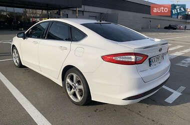 Седан Ford Fusion 2016 в 