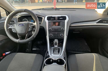 Седан Ford Fusion 2016 в 