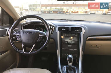 Седан Ford Fusion 2013 в 