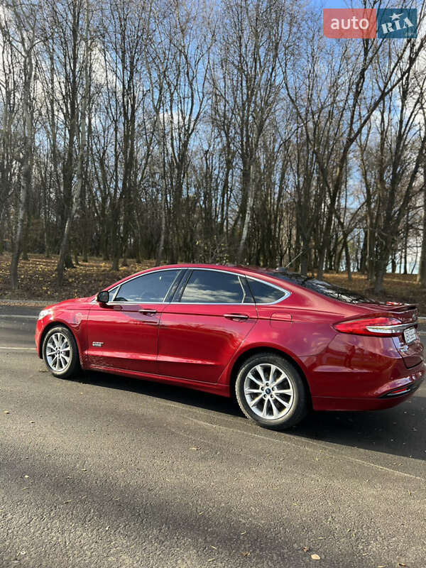 Седан Ford Fusion 2016 в Бурштині