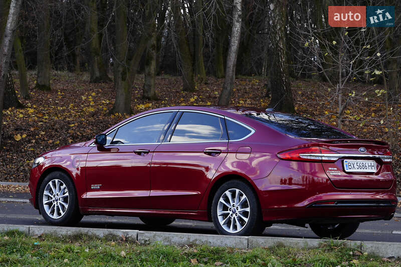 Седан Ford Fusion 2016 в Бурштині