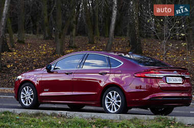 Седан Ford Fusion 2016 в 