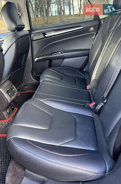 Седан Ford Fusion 2016 в 
