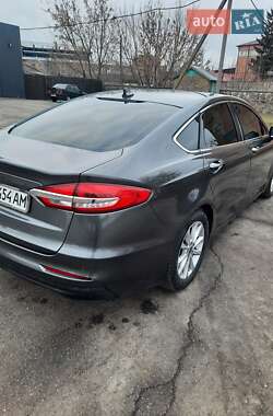 Седан Ford Fusion 2019 в 