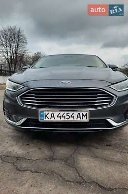 Седан Ford Fusion 2019 в 