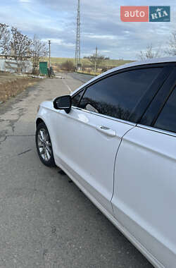 Седан Ford Fusion 2017 в 