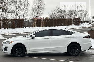 Седан Ford Fusion 2019 в 