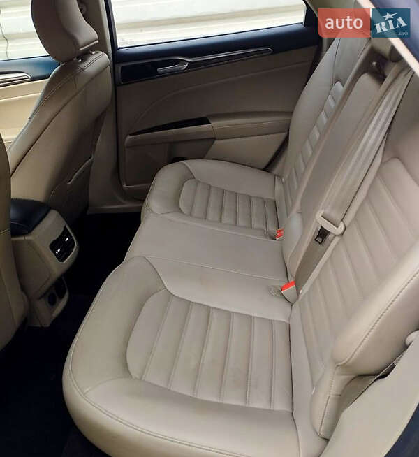 Седан Ford Fusion 2017 в Золочеві