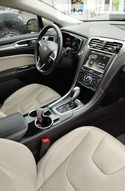 Седан Ford Fusion 2015 в 