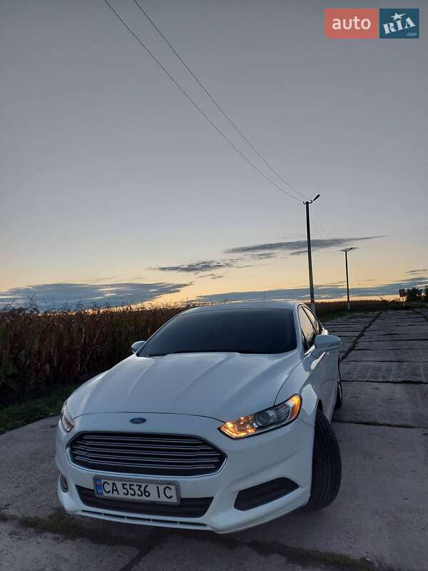 Седан Ford Fusion 2016 в Тальном фото 2 Седан Ford Fusion 2016 в Тальном