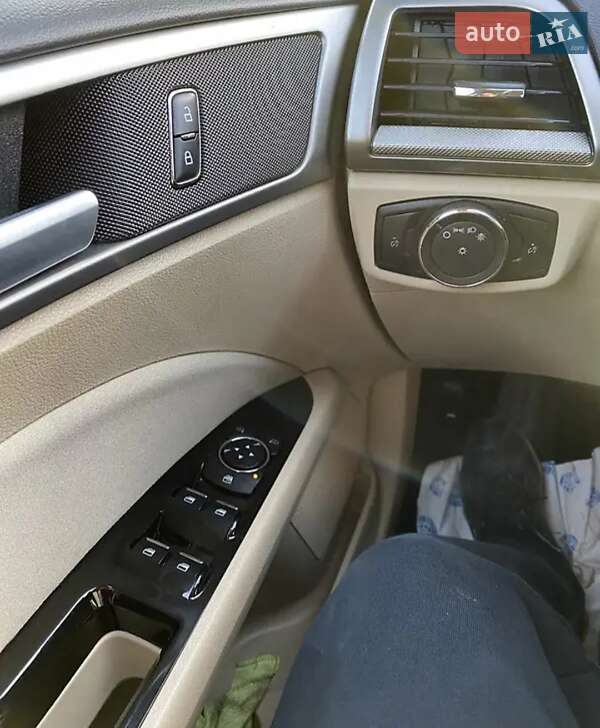 Седан Ford Fusion 2016 в Тальном фото 13 Седан Ford Fusion 2016 в Тальном