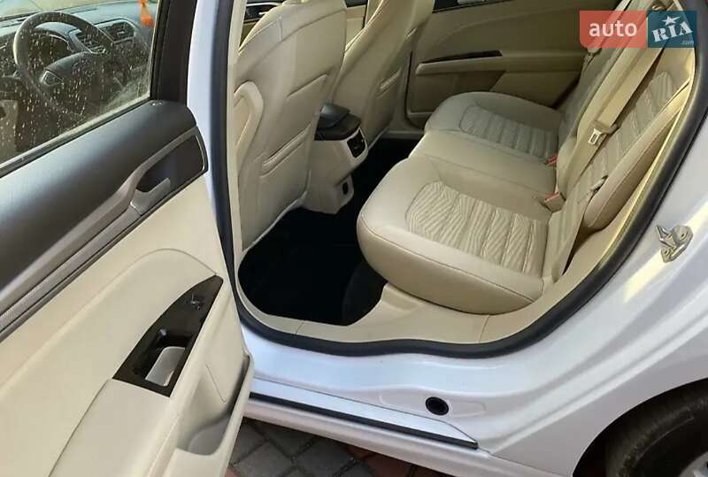 Седан Ford Fusion 2016 в Тальном фото 16 Седан Ford Fusion 2016 в Тальном