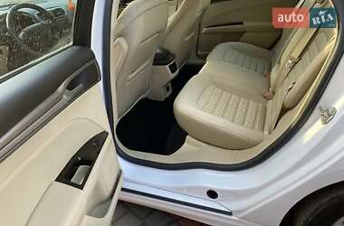 Седан Ford Fusion 2016 в 