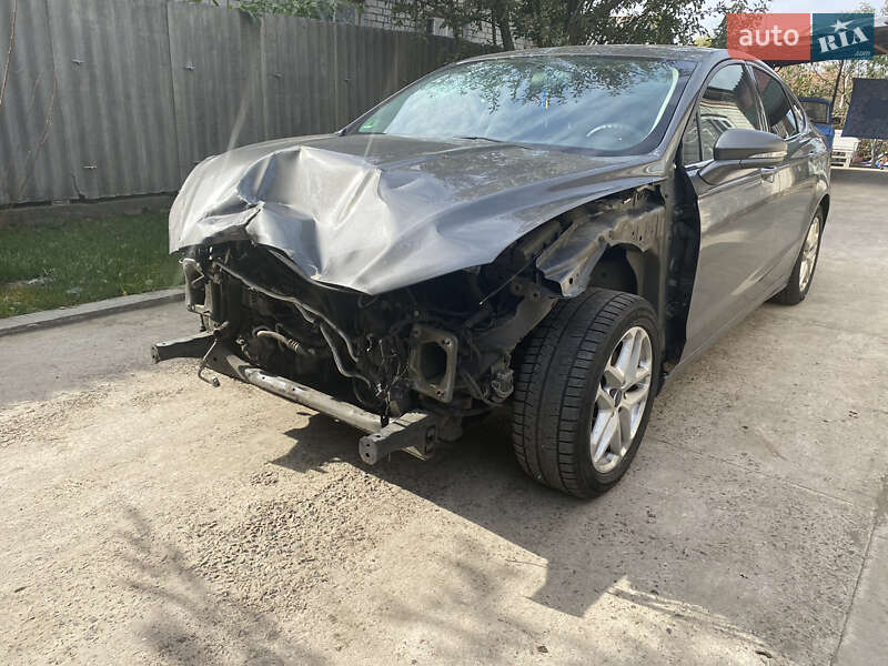 Седан Ford Fusion 2013 в Смілі