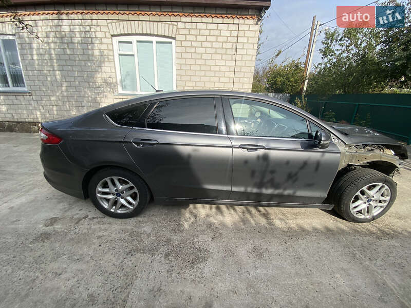 Седан Ford Fusion 2013 в Смілі