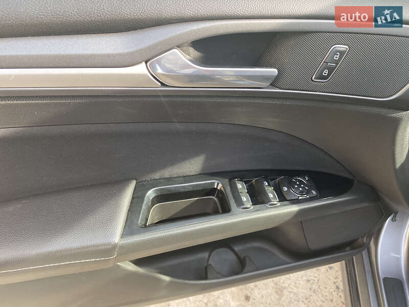 Седан Ford Fusion 2013 в Смілі