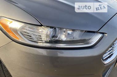 Седан Ford Fusion 2013 в 