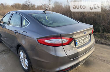 Седан Ford Fusion 2013 в 