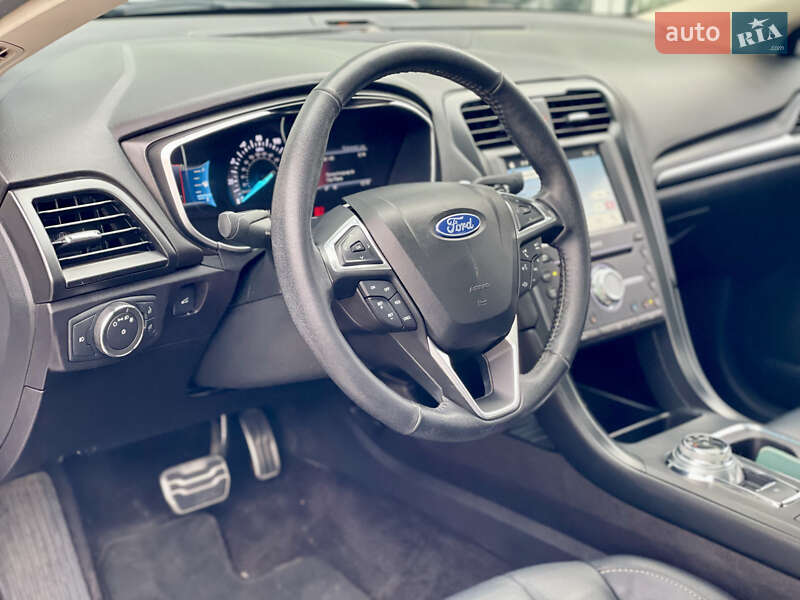 Седан Ford Fusion 2016 в Одесі
