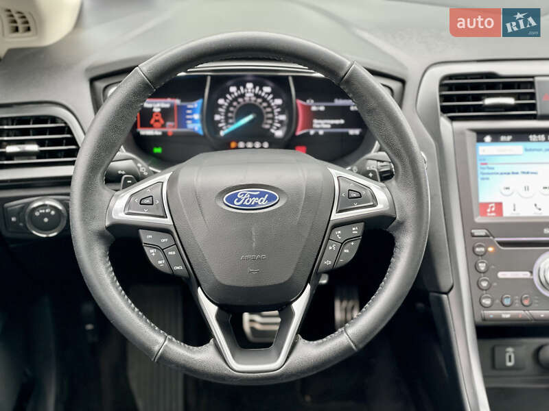 Седан Ford Fusion 2016 в Одесі