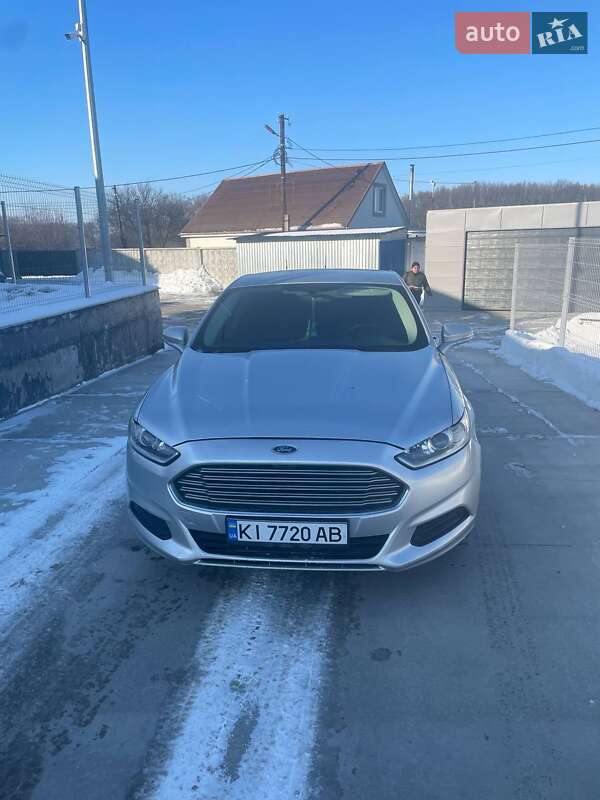 Седан Ford Fusion 2016 в Каневе
