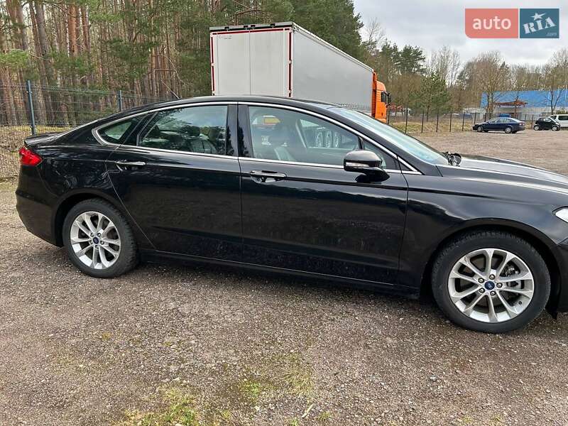 Седан Ford Fusion 2019 в Одесі