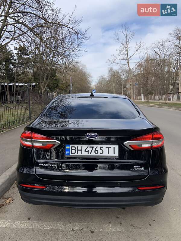 Седан Ford Fusion 2019 в Одесі