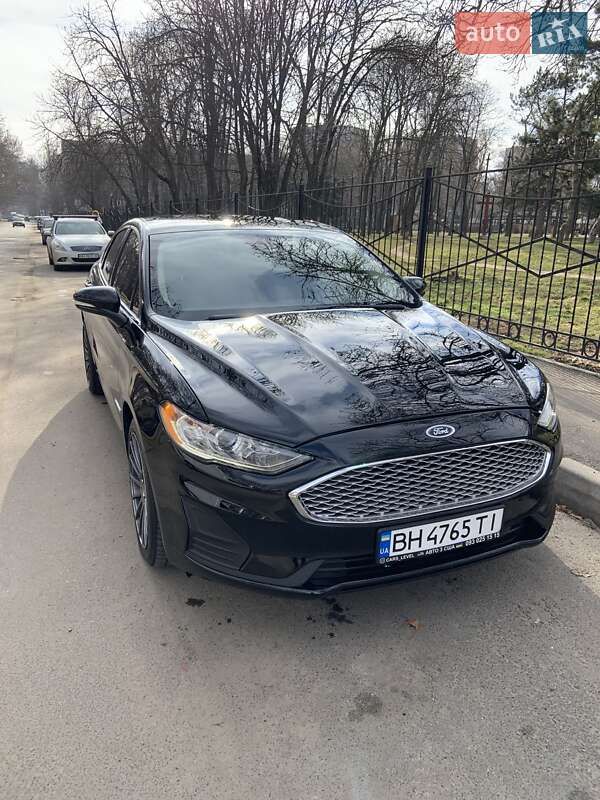 Седан Ford Fusion 2019 в Одесі