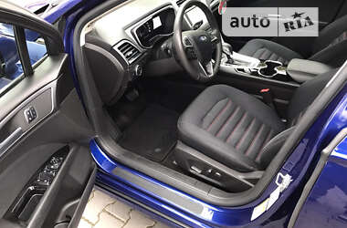 Седан Ford Fusion 2015 в 