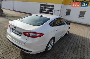 Седан Ford Fusion 2012 в 