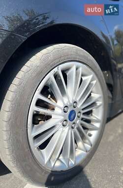Седан Ford Fusion 2015 в 