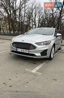 Седан Ford Fusion 2019 в 