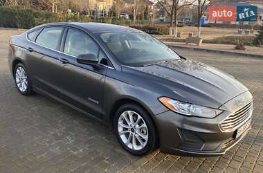 Седан Ford Fusion 2019 в 