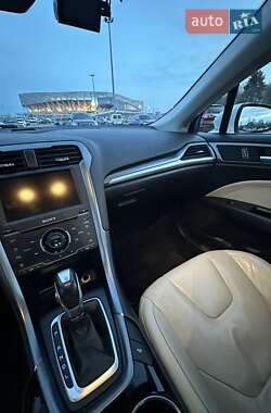 Седан Ford Fusion 2013 в 