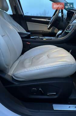 Седан Ford Fusion 2013 в 