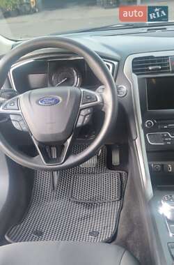 Седан Ford Fusion 2016 в 