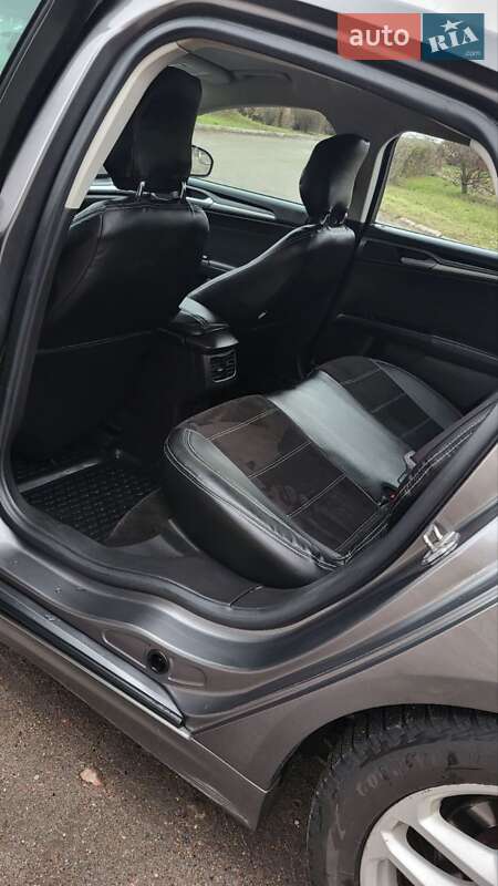 Седан Ford Fusion 2013 в Олександрії