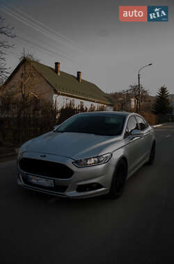 Седан Ford Fusion 2015 в 