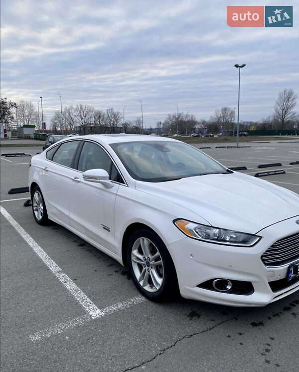 Седан Ford Fusion 2016 в 