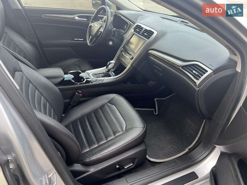 Седан Ford Fusion 2013 в Полтаві